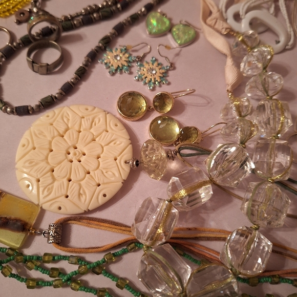 Big Lot Gray & Green & White Themed Jewelry Bundle 21 Whimsigoth Fairy Forrest - Picture 1 of 8